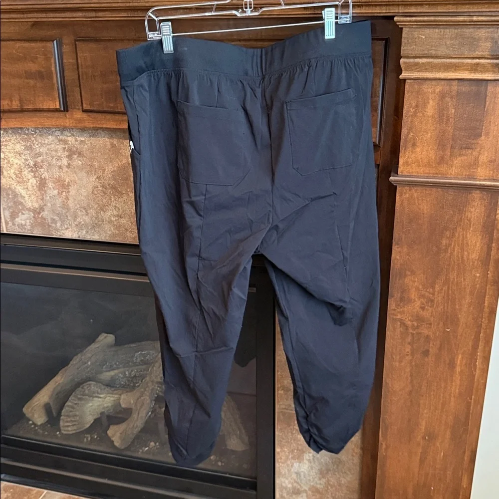 Torrid black windbreaker type casual athleisure jogger pants ruched ankles 2X